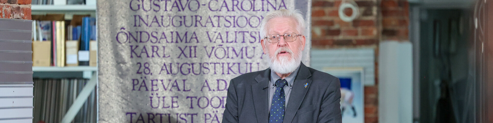 Academia Pernaviensis 325